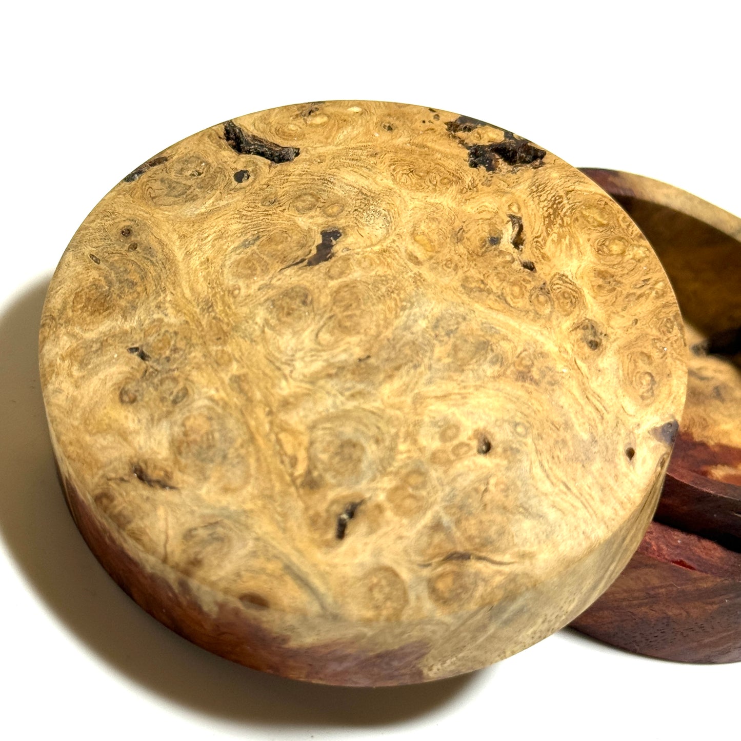 Karin burl incense box, 60mm, straight-sided, "Yugasumi" (evening mist) design, one-touch type.