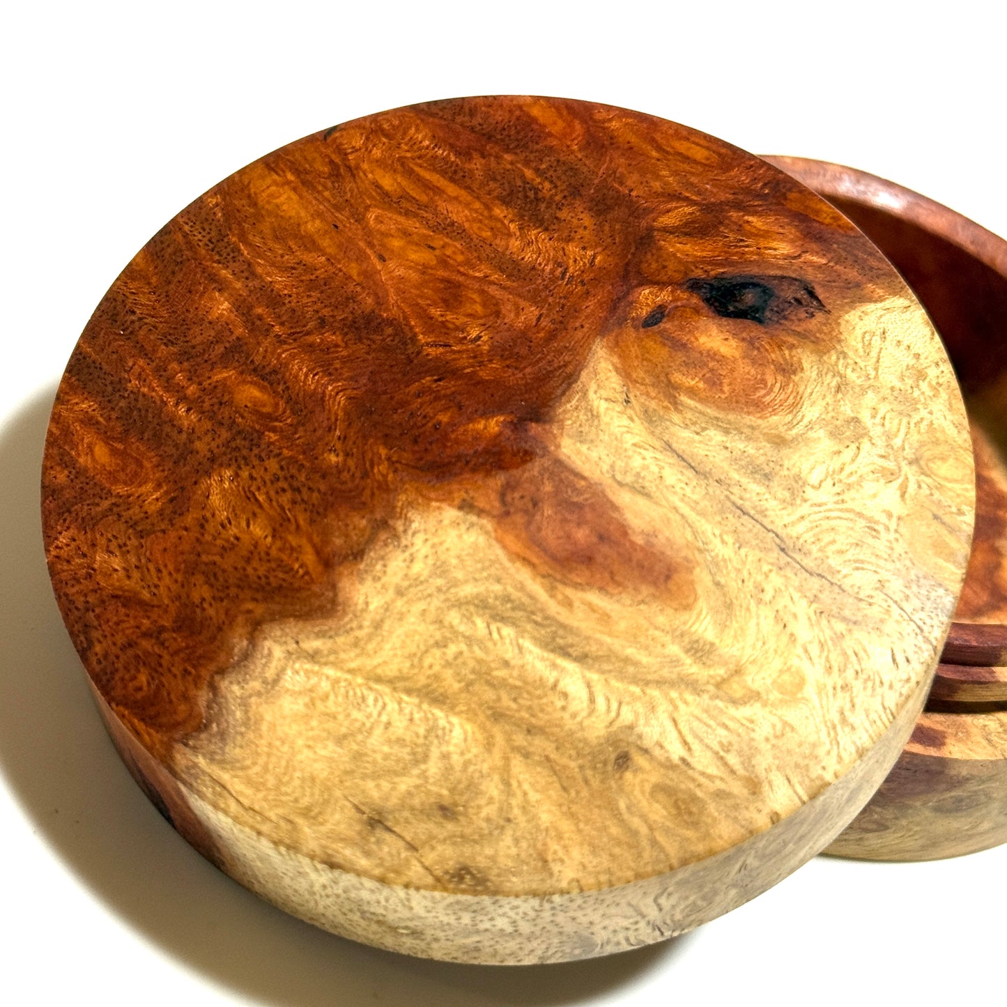 Karin burl incense box, 70mm, straight-sided, one-touch type, top quality.