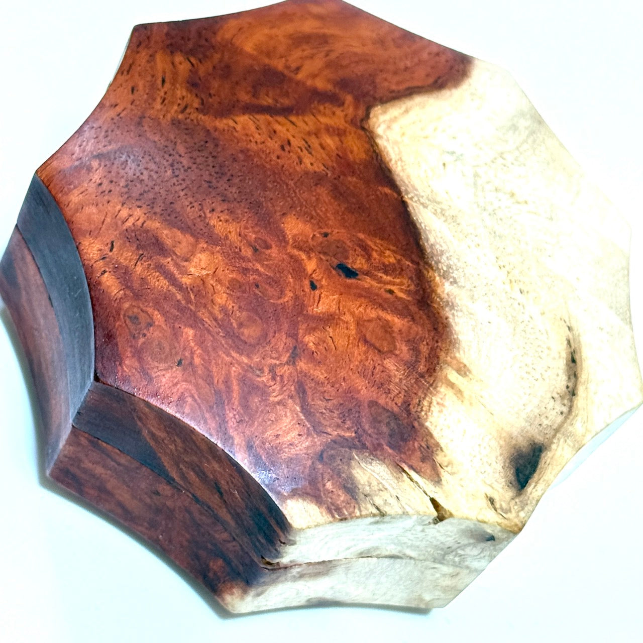 Nine-bow incense box, made of burl and red and white grained rosewood, 70mm, octagonal shape, one-touch opening, top quality.