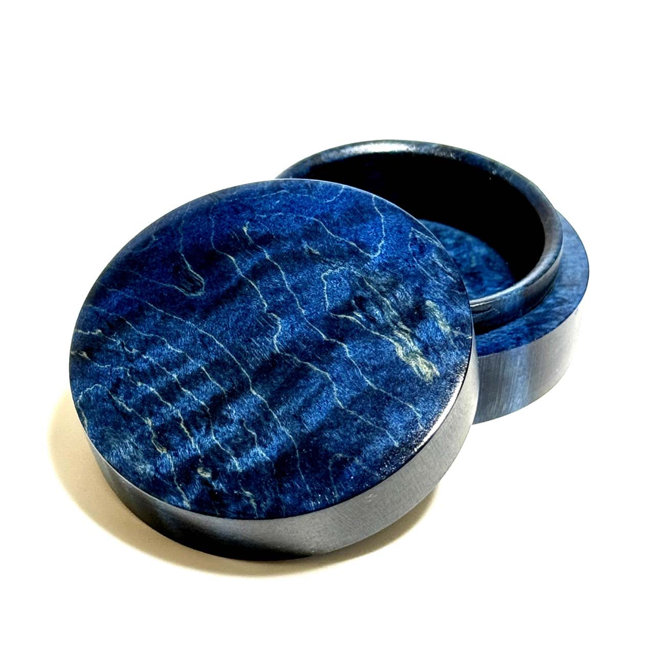 スタビライズド・ウッドの香合（楓虎目杢）　紺碧色　60mm　切立型　1タッチ式　特上