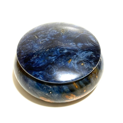 スタビライズド・ウッドの香合（花梨瘤）　紺碧色　70mm　まんじゅう型　1タッチ式