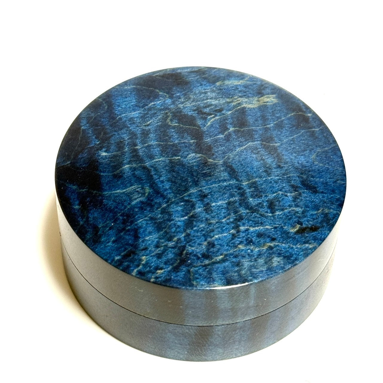 スタビライズド・ウッドの香合（楓虎目杢）　紺碧色　60mm　切立型　1タッチ式　特上