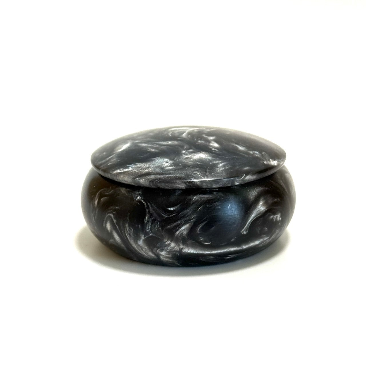 国産高級レジンの香合　銀色　60mm　まんじゅう型　1タッチ式