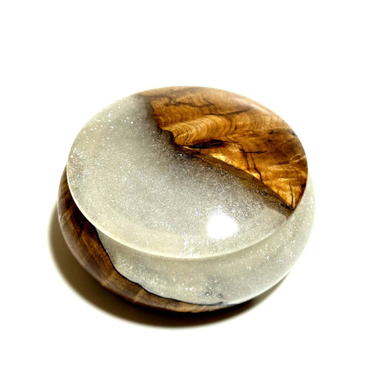 ハイブリッド・ウッドの香合（楓瘤）　パールホワイト色　70mm　まんじゅう型　「雪華」　1タッチ式