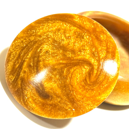 Product name: "Kin'yō" (金陽) High-quality Japanese resin incense box, pearl white color, 70mm, bun shape, one-touch opening.