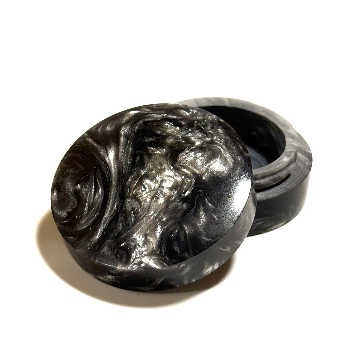 High-quality Japanese resin incense box, silver color, 60mm, straight-sided, one-touch type.