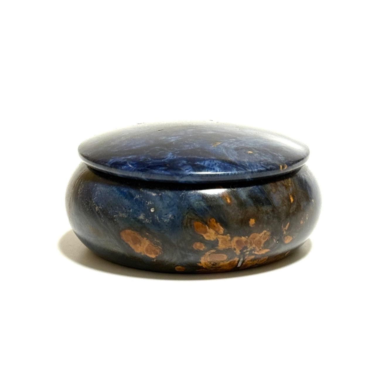 スタビライズド・ウッドの香合（花梨瘤）　紺碧色　70mm　まんじゅう型　1タッチ式
