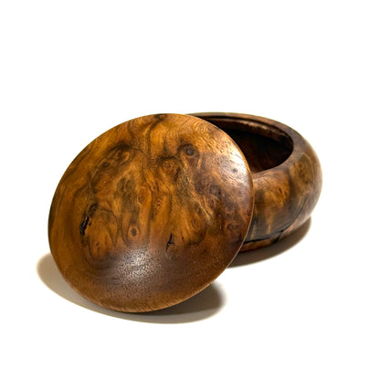 High-quality incense box made of burl wood (Japanese walnut), 60mm in diameter, bun-shaped, one-touch closure.