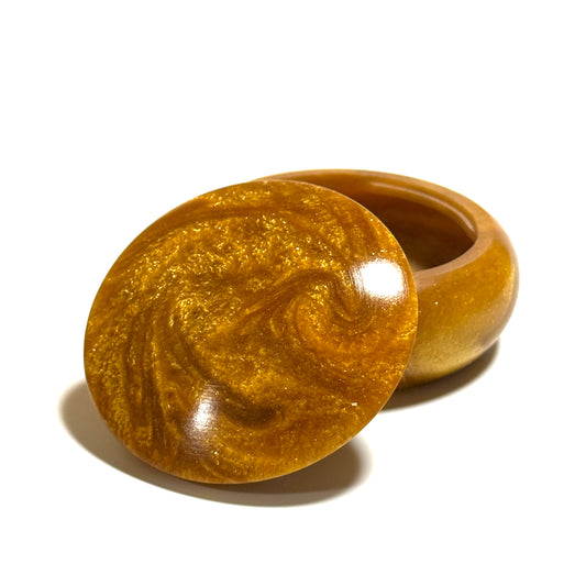 Product name: "Kin'yō" (金陽) High-quality Japanese resin incense box, pearl white color, 70mm, bun shape, one-touch opening.