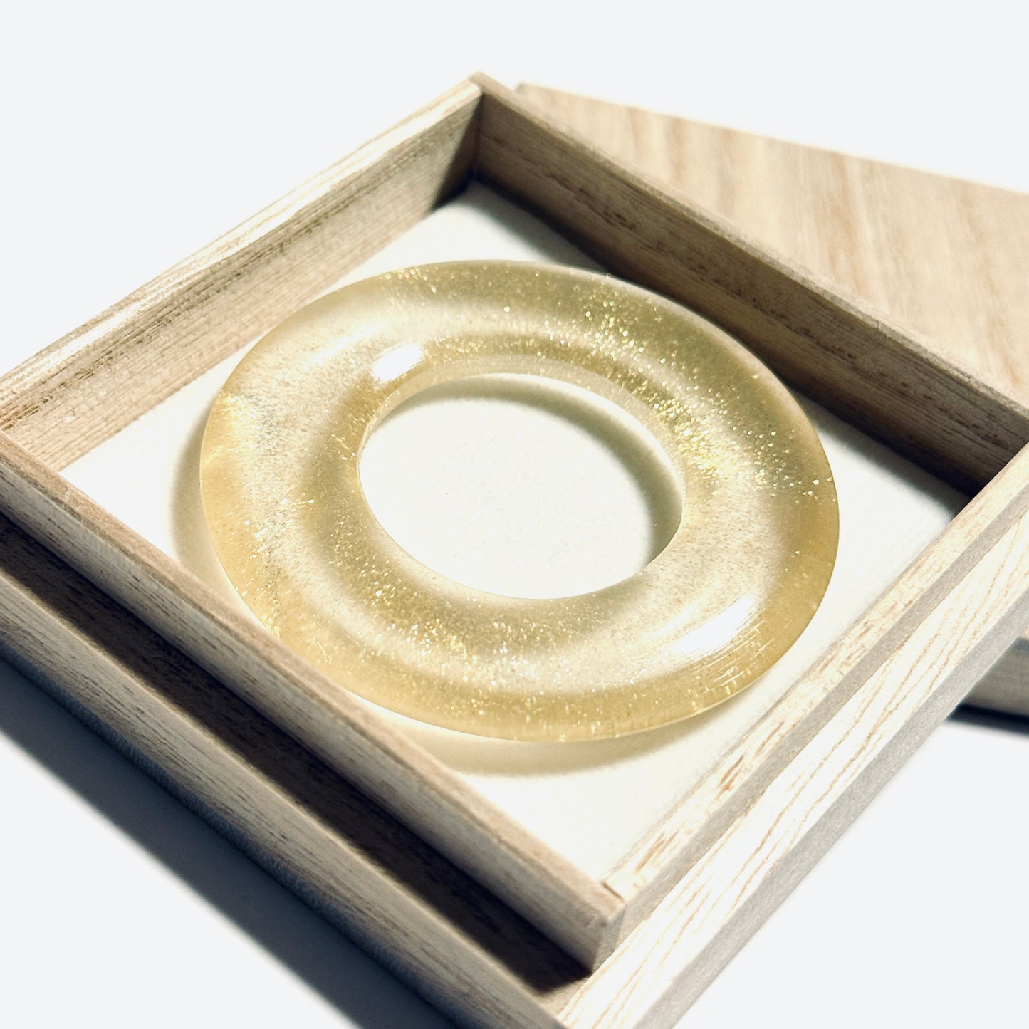 国産高級レジンの環（絡子環）ほんのり金色　1寸8分（54mm ）