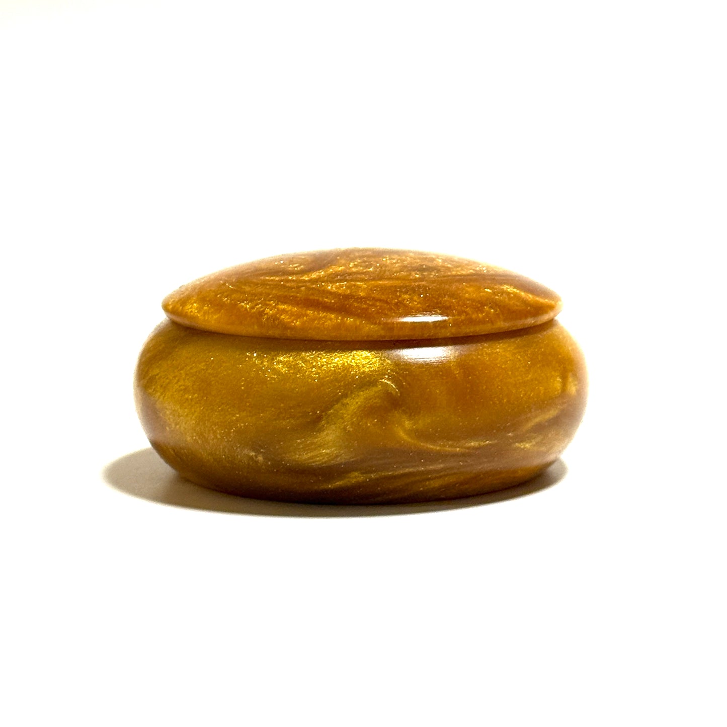 Product name: "Kin'yō" (金陽) High-quality Japanese resin incense box, pearl white color, 70mm, bun shape, one-touch opening.