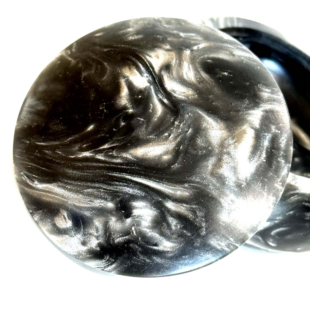 国産高級レジンの香合　銀色　60mm　まんじゅう型　1タッチ式