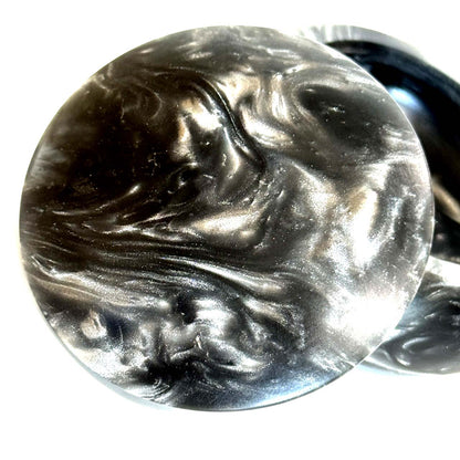 国産高級レジンの香合　銀色　60mm　まんじゅう型　1タッチ式