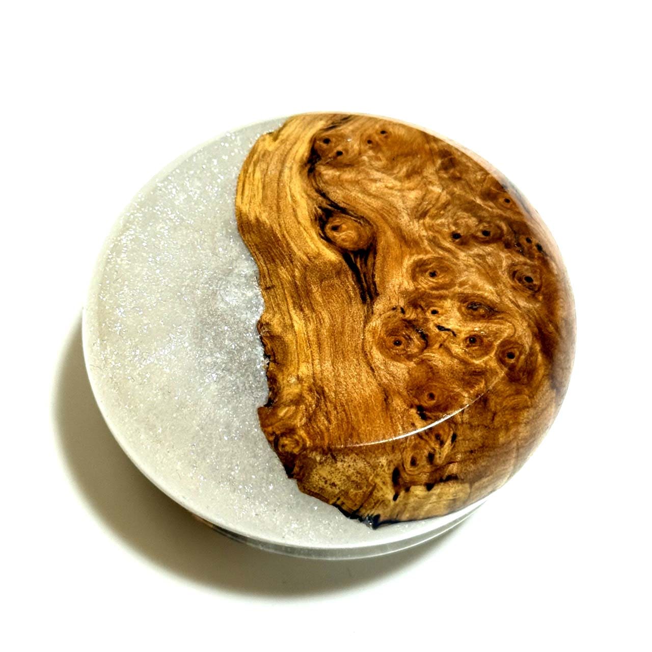 ハイブリッド・ウッドの香合（楓瘤）　パールホワイト色　70mm　まんじゅう型　「雪華」　1タッチ式