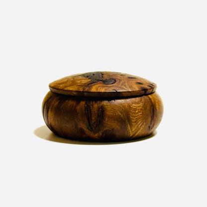 High-quality incense box made of Japanese walnut burl, with knots, 60mm in diameter, bun-shaped, one-touch closure.