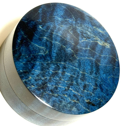 スタビライズド・ウッドの香合（楓虎目杢）　紺碧色　60mm　切立型　1タッチ式　特上