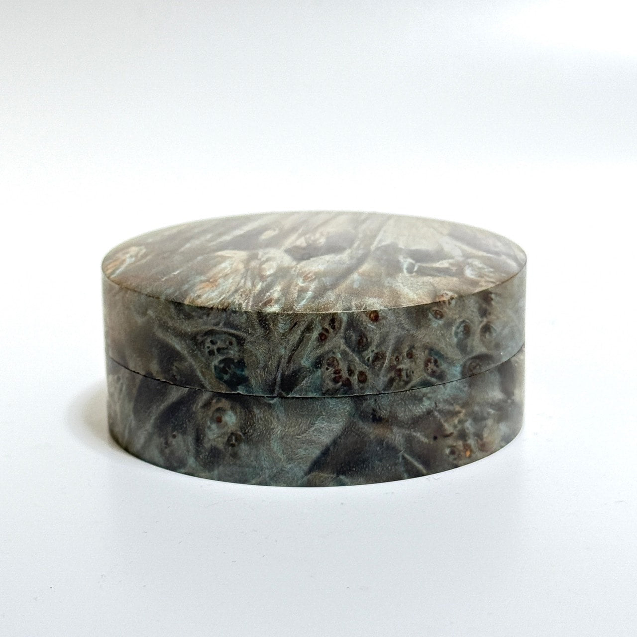 スタビライズド・ウッドの香合（楓瘤）　ターコイズ色　70mm　切立型　1タッチ式