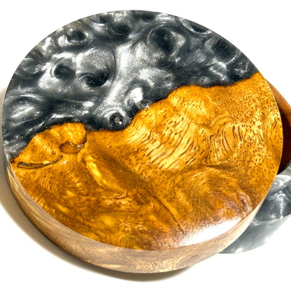 ハイブリッド・ウッドの香合（花梨瘤）　銀色　70mm　切立型　1タッチ式