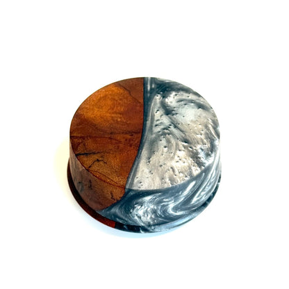 ハイブリッド・ウッドの香合（楓瘤）　銀色　60mm　新型　1タッチ式　標準杢