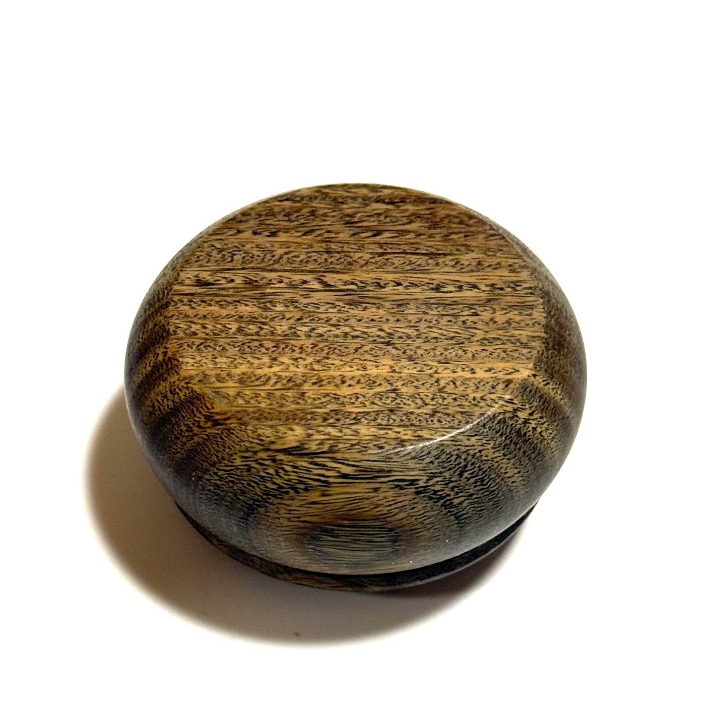 Green sandalwood incense box, 60mm, bun-shaped, one-touch opening.