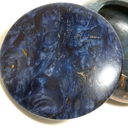 スタビライズド・ウッドの香合（花梨瘤）　紺碧色　70mm　まんじゅう型　1タッチ式