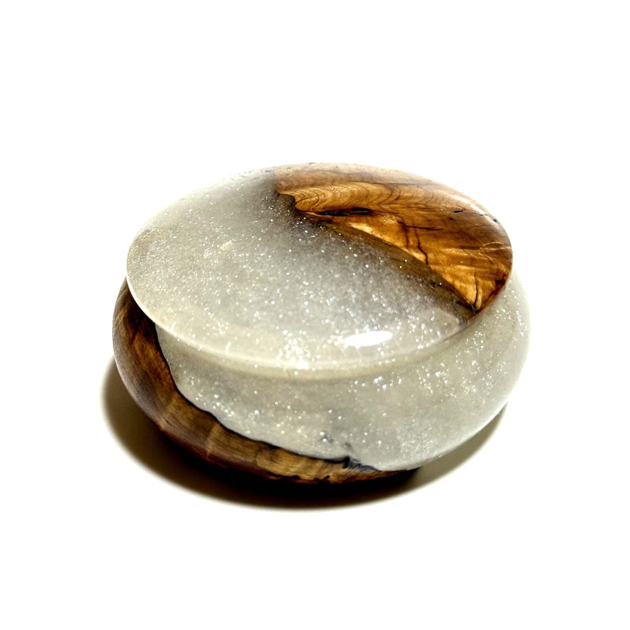 ハイブリッド・ウッドの香合（楓瘤）　パールホワイト色　70mm　まんじゅう型　「雪華」　1タッチ式