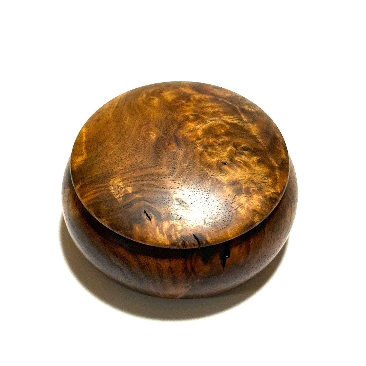 High-quality incense box made of burl wood (Japanese walnut), 60mm in diameter, bun-shaped, one-touch closure.