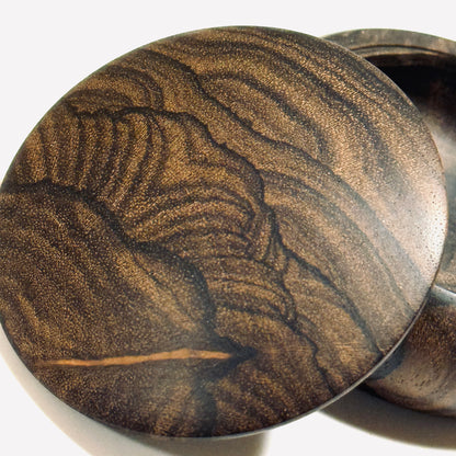 Siamese ebony incense box, vertical grain, 70mm, bun shape, one-touch closure, superb wood grain.