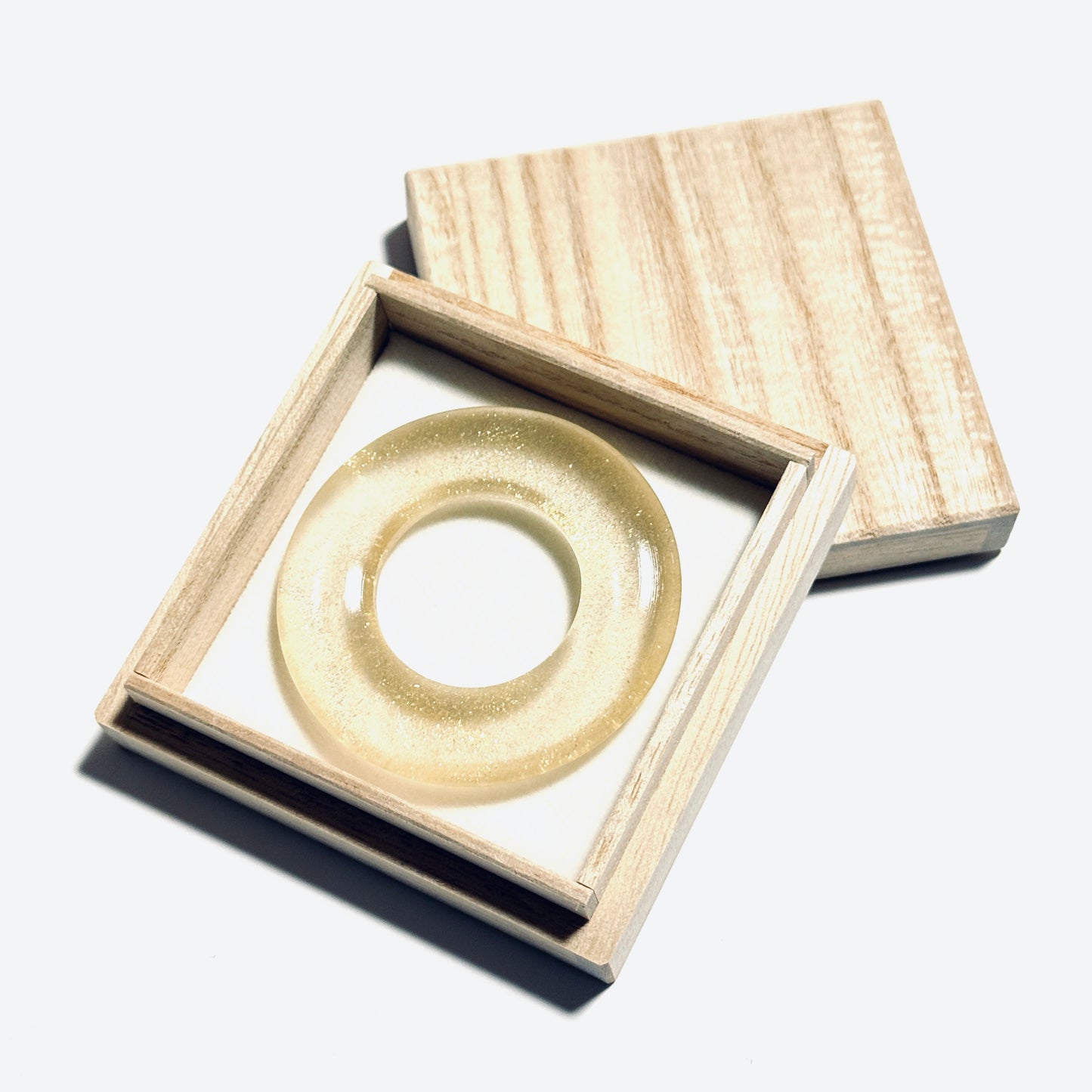 国産高級レジンの環（絡子環）ほんのり金色　1寸8分（54mm ）