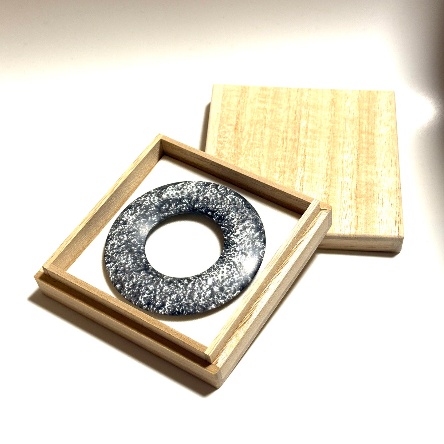 国産高級レジンの環（絡子環）銀風　70mm