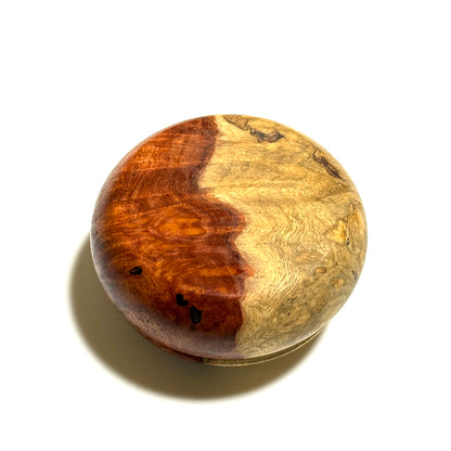 Incense box made of quince burl wood with red and white grain, 70mm, bun-shaped, one-touch opening.