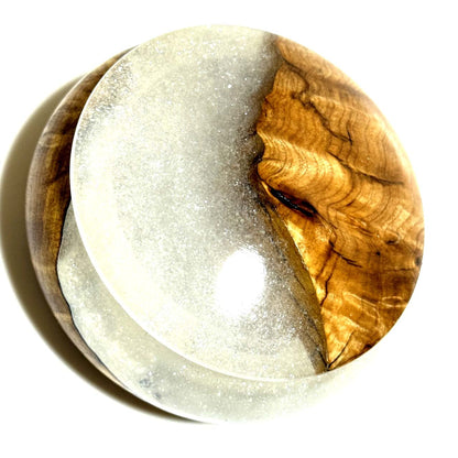ハイブリッド・ウッドの香合（楓瘤）　パールホワイト色　70mm　まんじゅう型　「雪華」　1タッチ式