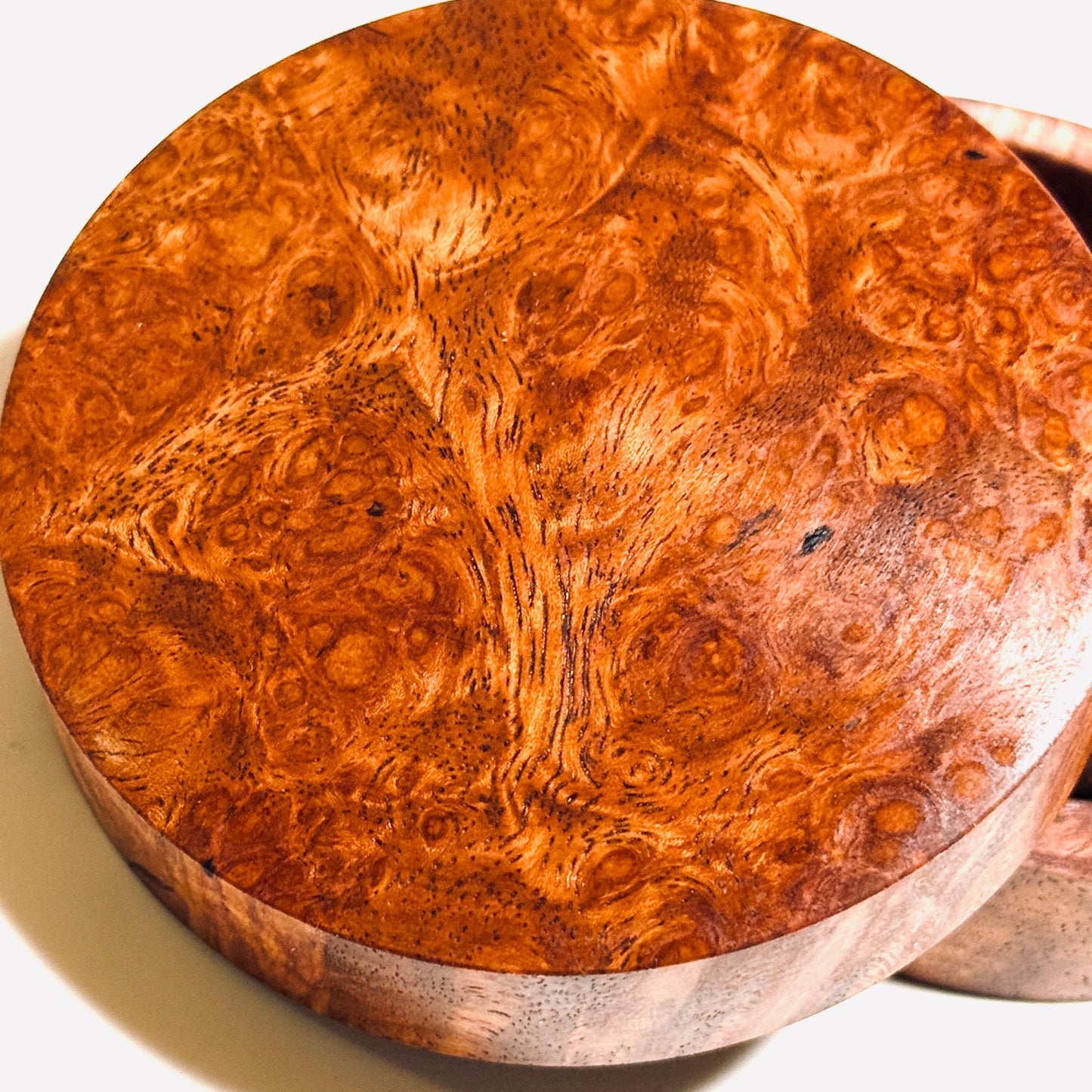 Karin burl incense box, 70mm, straight-sided, one-touch type, top quality.