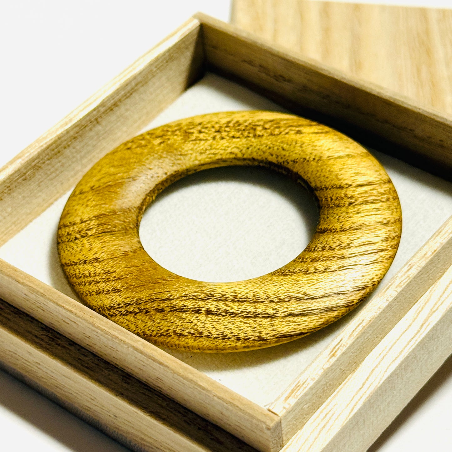 御蔵島 島桑の環（絡子環）金桑　1寸8分（54mm ）