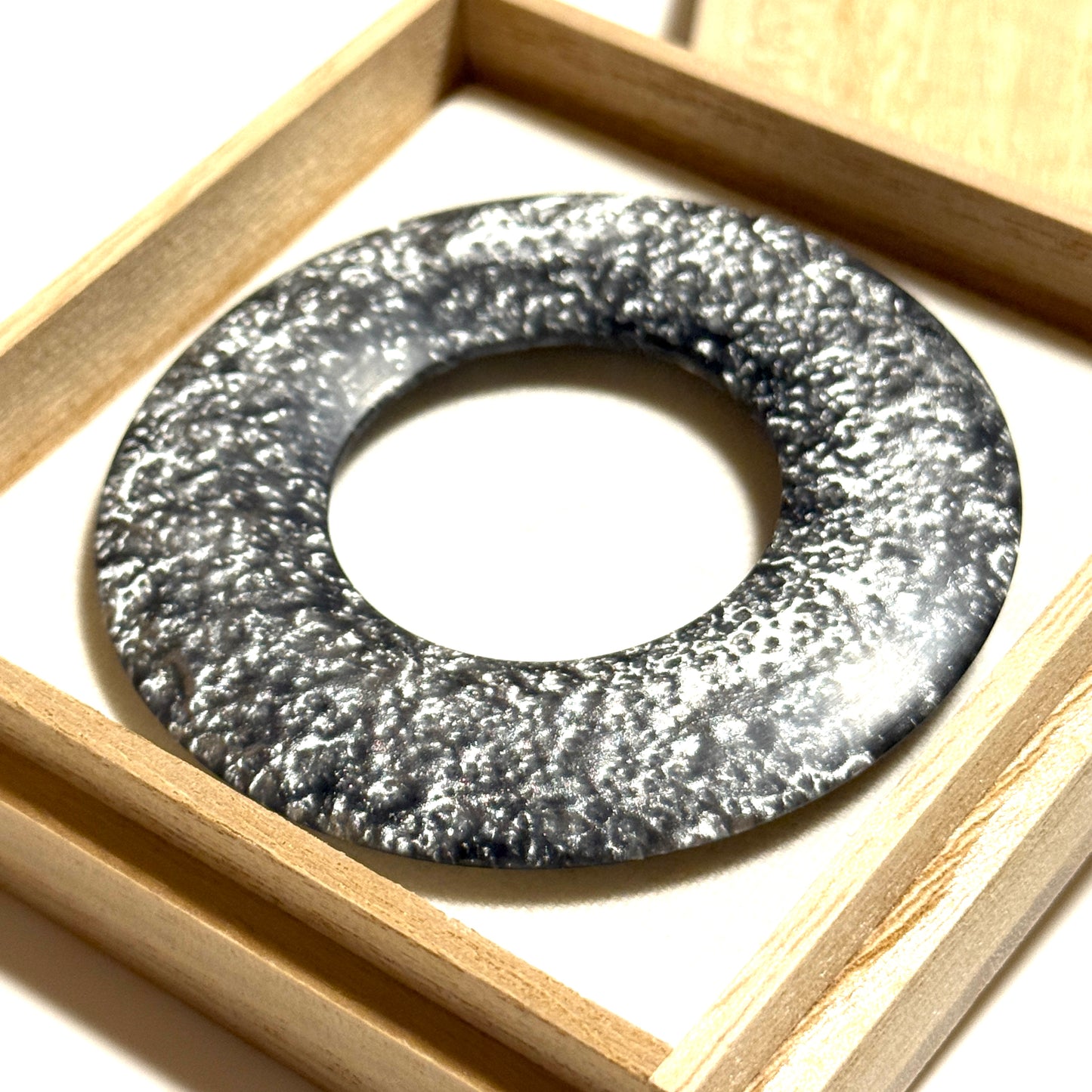 国産高級レジンの環（絡子環）銀風　70mm