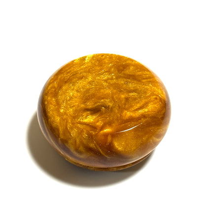 Product name: "Kin'yō" (金陽) High-quality Japanese resin incense box, pearl white color, 70mm, bun shape, one-touch opening.