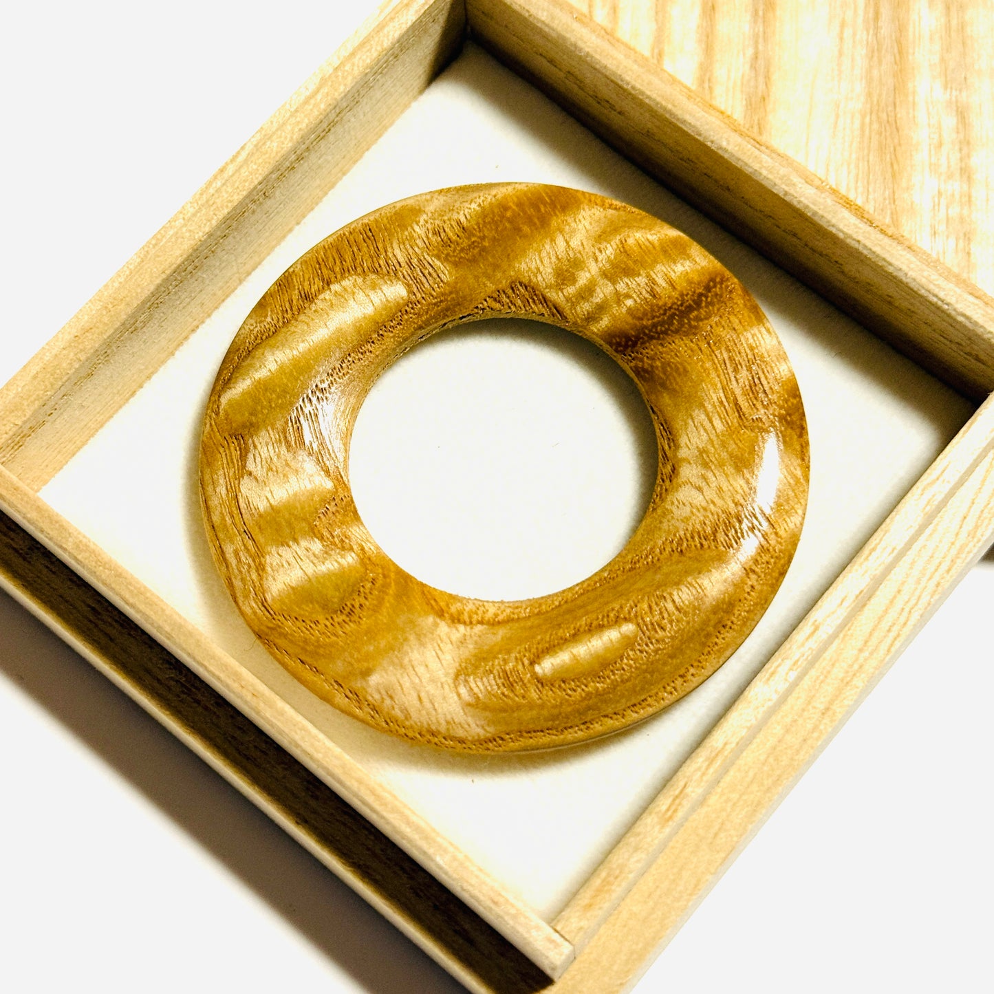 塩地玉杢の環（絡子環）　1寸8分（54mm ）
