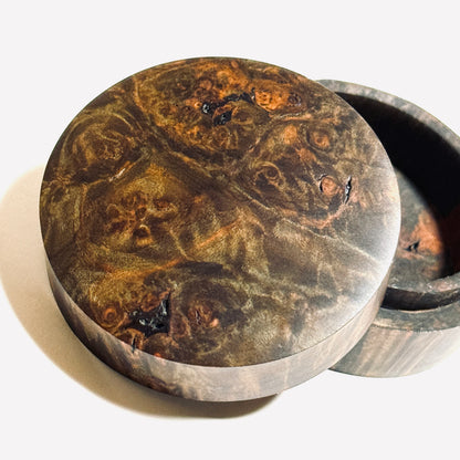 スタビライズド・ウッドの香合（楓瘤）墨色　55mm　切立型　1タッチ式