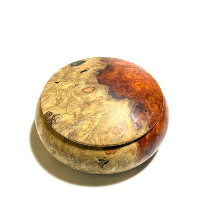Incense box made of quince burl wood with red and white grain, 70mm, bun-shaped, one-touch opening.