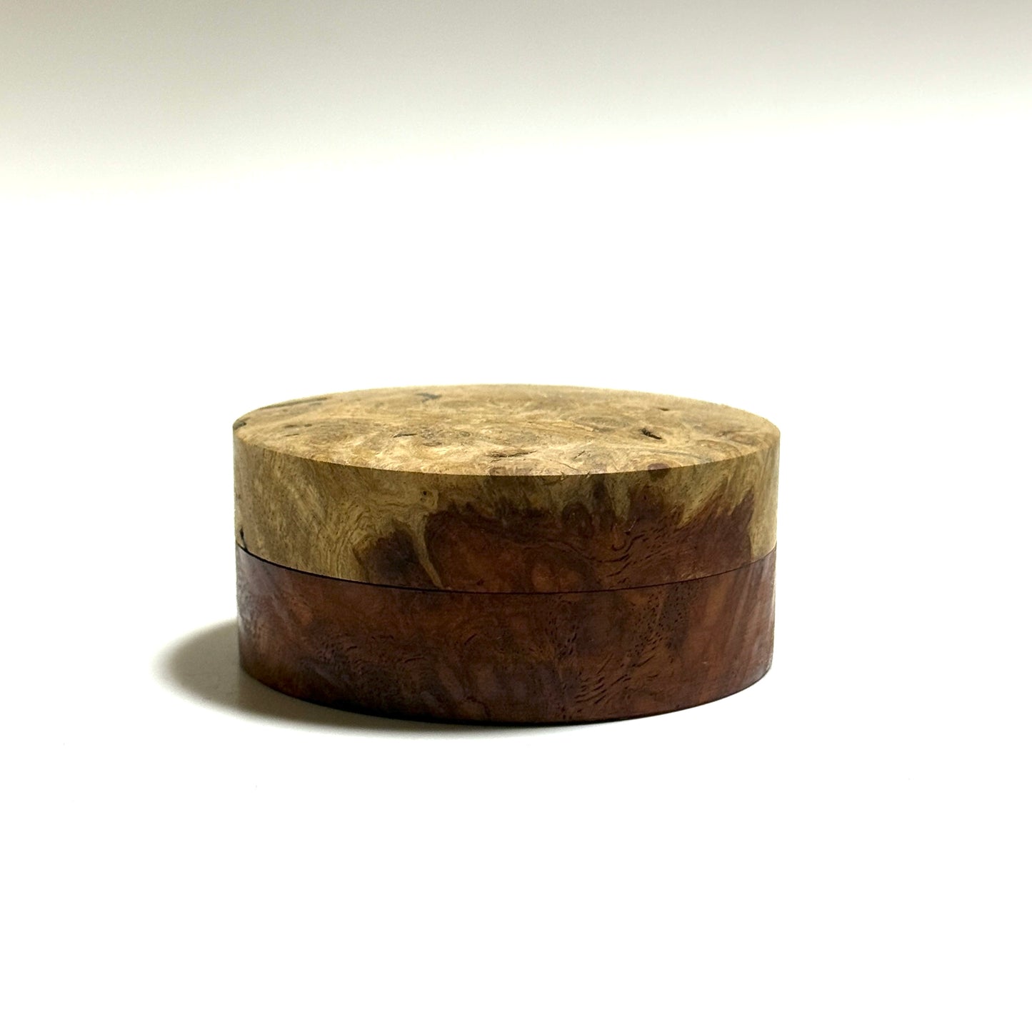 Karin burl incense box, 60mm, straight-sided, "Yugasumi" (evening mist) design, one-touch type.