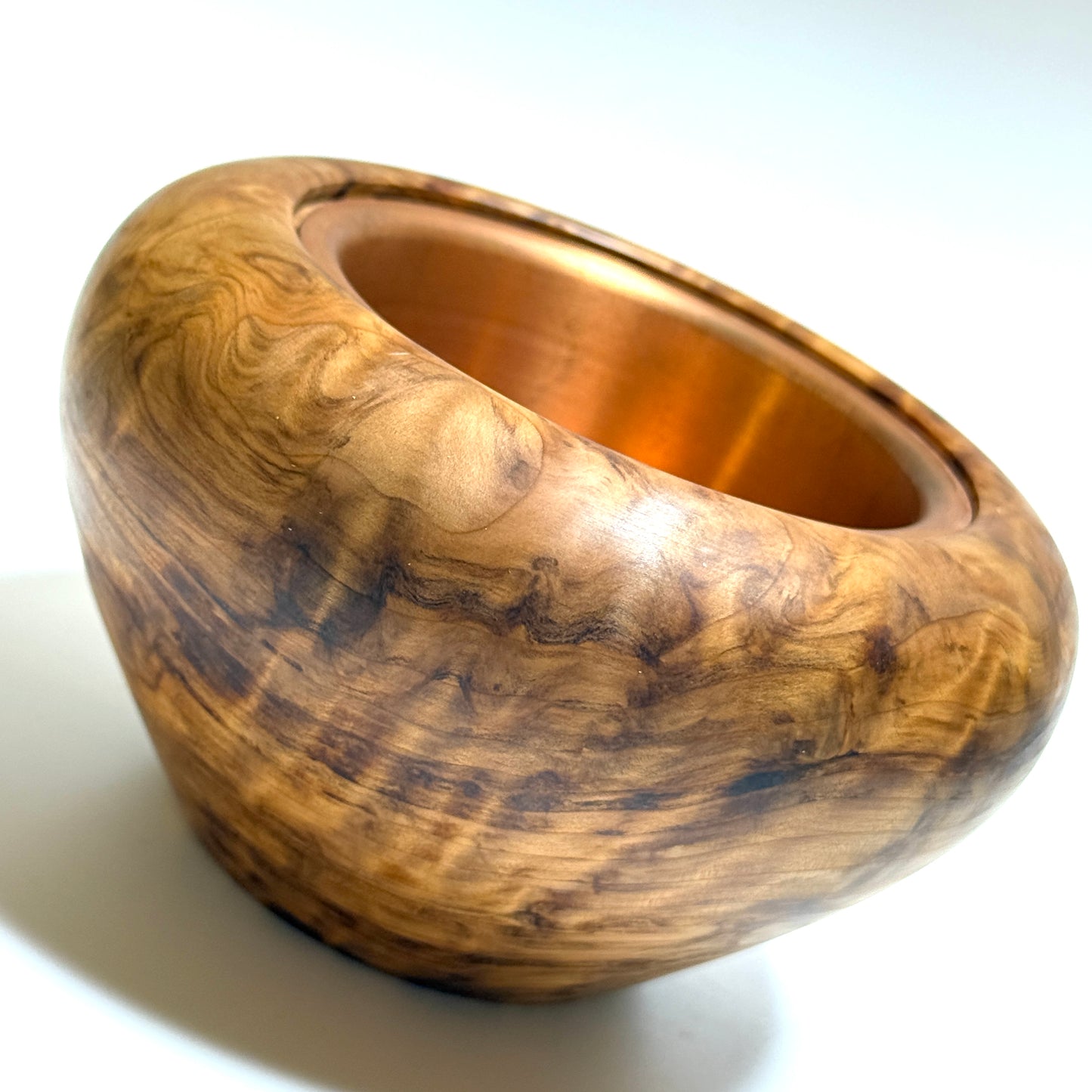 Cedar burl incense burner, titled "Zuikei" (auspicious scenery), 4 inches (120mm diameter), eight-headed type, top quality.