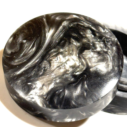 High-quality Japanese resin incense box, silver color, 60mm, straight-sided, one-touch type.