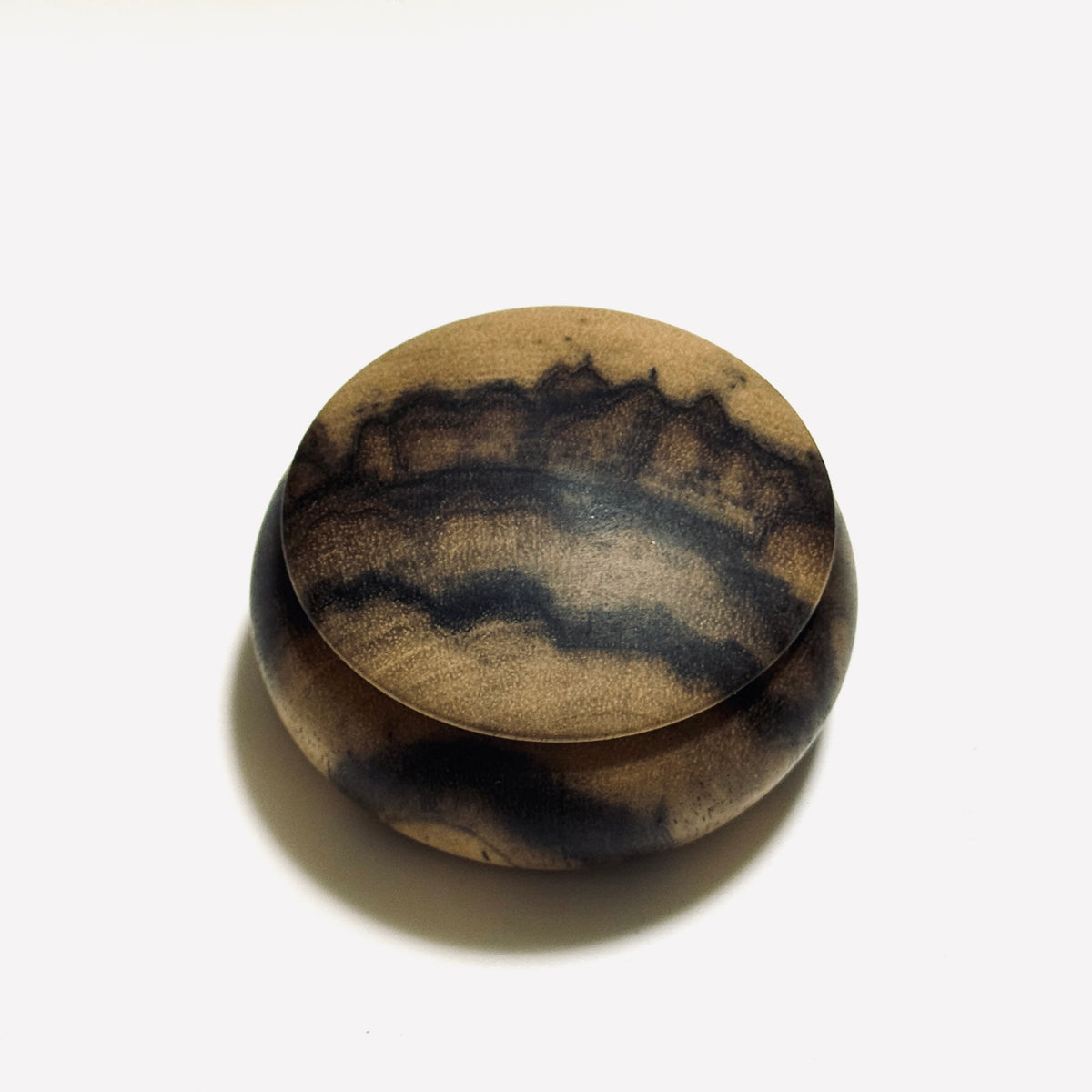 黒柿の香合「縦木取り」孔雀杢　60mm　まんじゅう型　1タッチ式　極上
