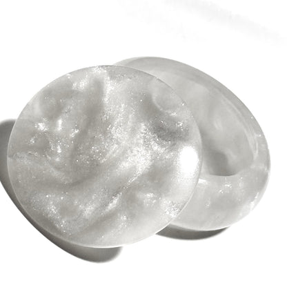 作品名「白雲」　国産高級レジンの香合　パールホワイト色　70mm　まんじゅう型　1タッチ式