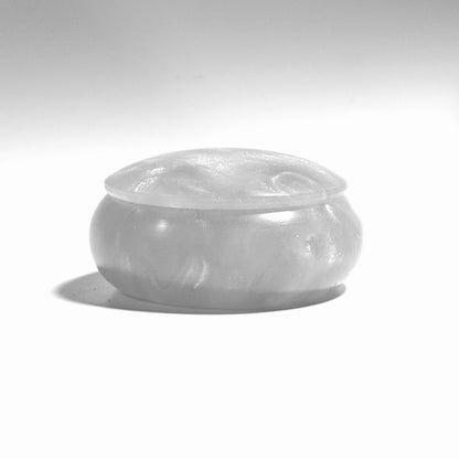 作品名「白雲」　国産高級レジンの香合　パールホワイト色　70mm　まんじゅう型　1タッチ式